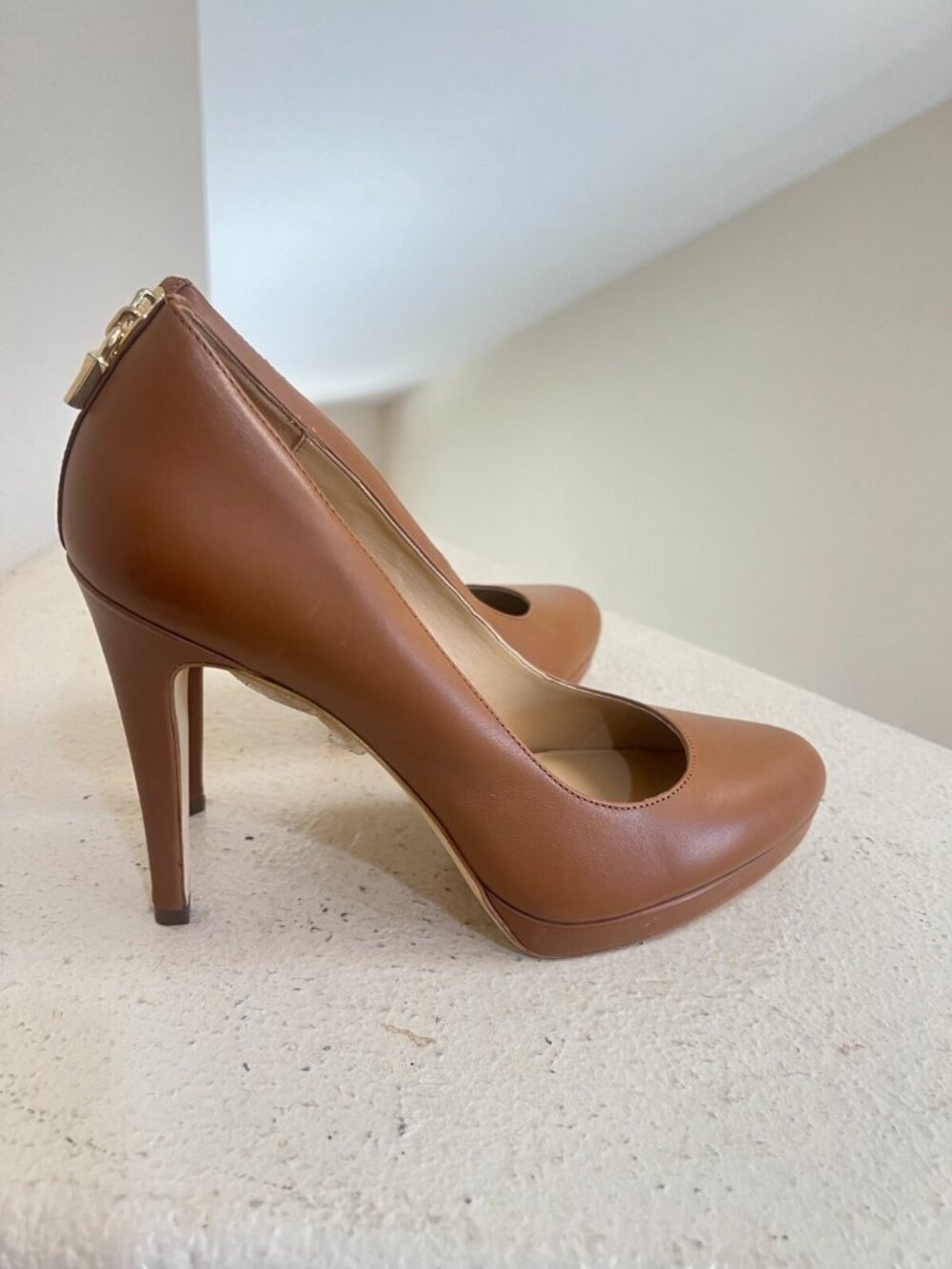 MICHAEL KORS ANTOINETTE PADLOCK MK LOGO ROUND TOE Brown Court Shoes PUMPS - Picture 2 of 8